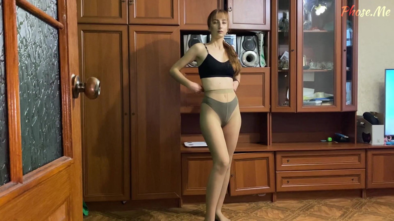Pantyhose me porn videos: Heather model bronz külotlu çorap için eteğini çıkarıyor
