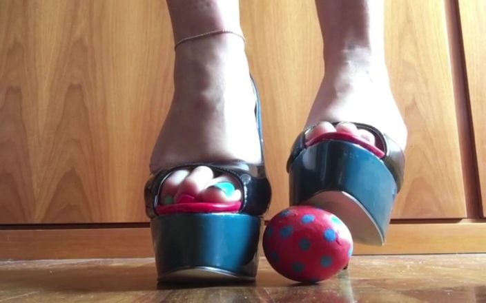 Niki studio: Sexy high heels zermalmen ei