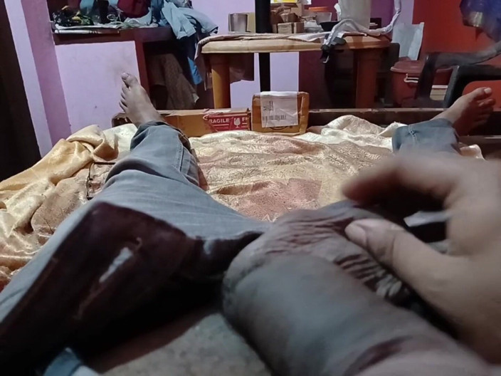 darksiders_eyes_love: Masturbación amateur hand job de la gran polla de padrastro