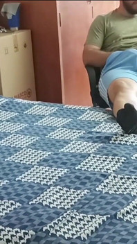 La mia sorellastra miLF mi insegna a masturbarmi. Porno spagnolo.