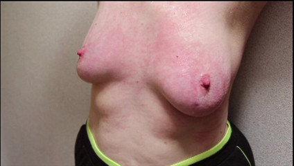 Bouncy Tits Action: Peitos chicoteados em câmera lenta completo