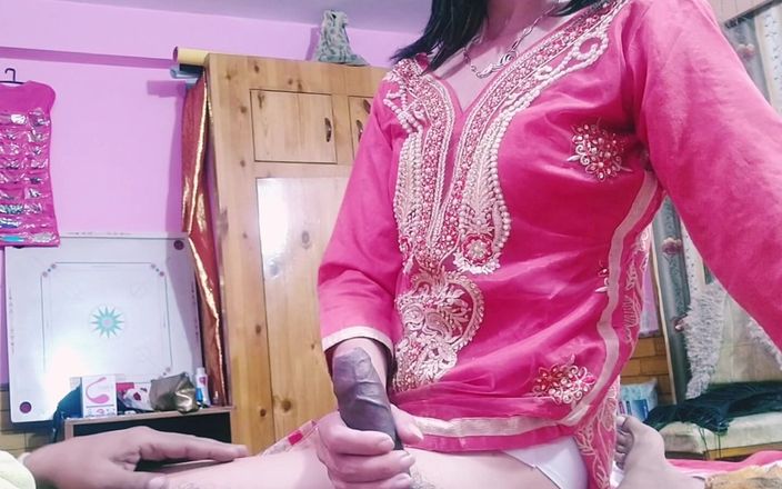Bolly Karma: 의붓아들 자지 놀이에 대한 배다른 여동생의 꿈이 실현되었습니다.