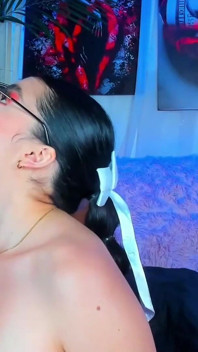 Deux lesbiennes qui lèchent des chattes en cercle - Oral sans fin