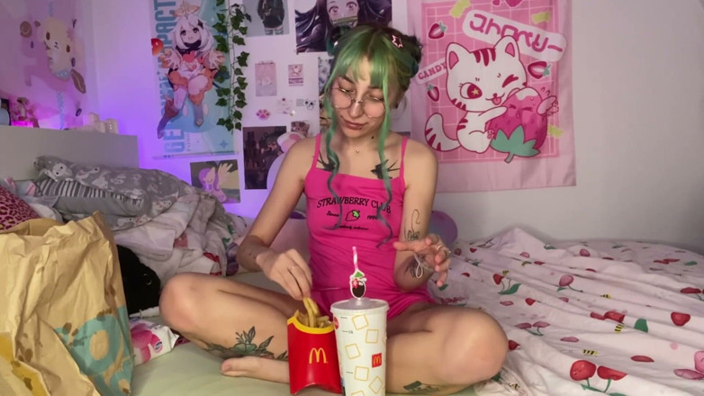 lanalovacutie: Stepdaddys Girl Mcd Mukbang