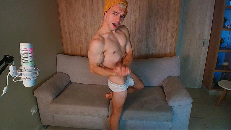 Max_Russell: Ohýbat! Chlubím se svým dokonalým tělem!