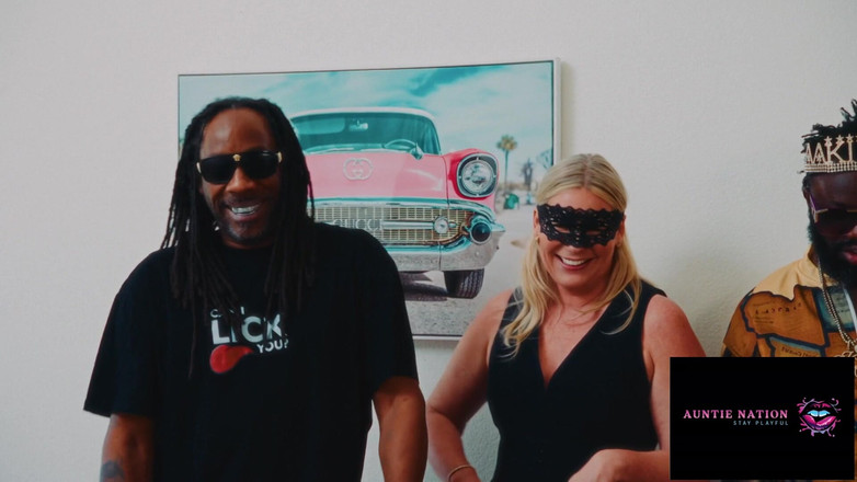 Auntie Nation: 일요일 사이드 피스