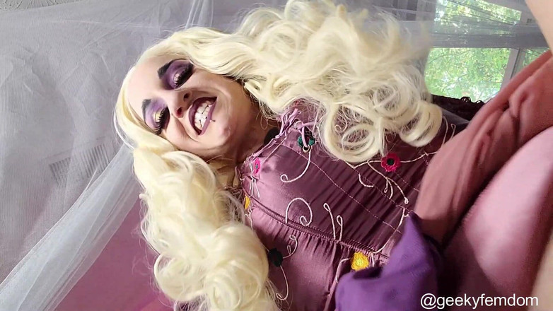 Geeky Femdom: Hokus Pocus- Fitta äta ta itu med en häxa