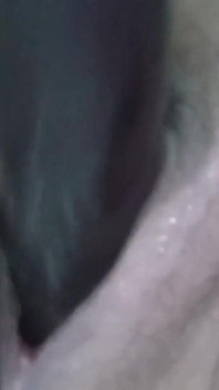Sexig filippinsk MILf njuter av sin aubergine