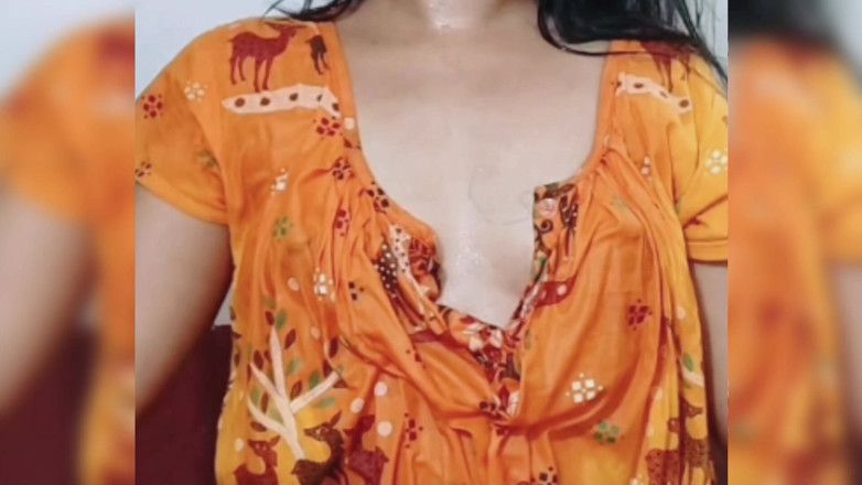Sila: Sexy indisches mädchen masturbiert, während sie allein zu hause masturbiert,...