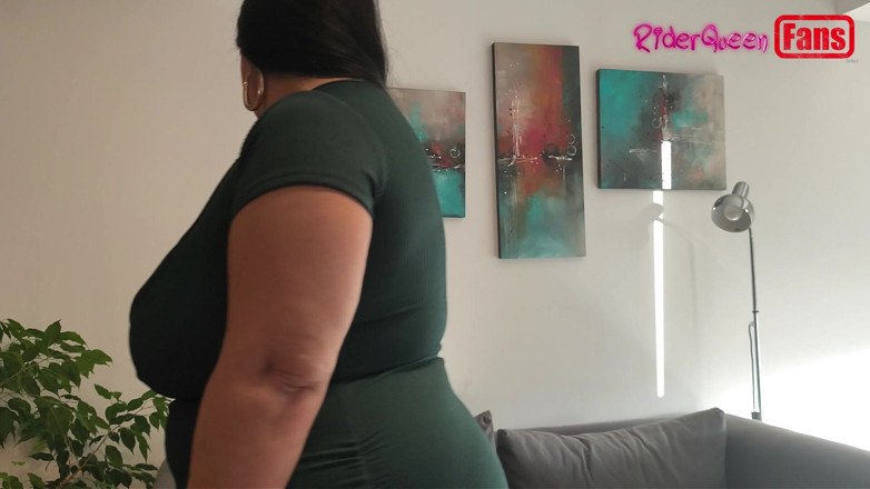 Riderqueen: Sexy Mom in Sofa - Video for Fans