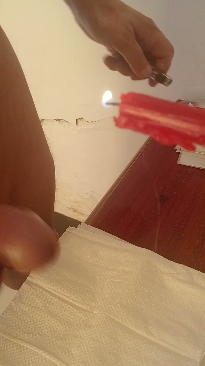 LoveCumInMouth: Cera con vela caliente en la polla acabando