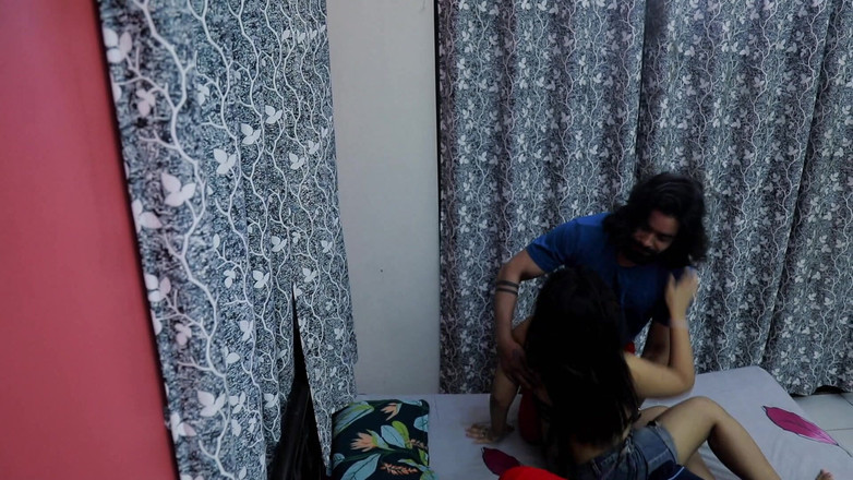 Triflicks: La ragazza è venuta a chiedere aiuto di notte e i...