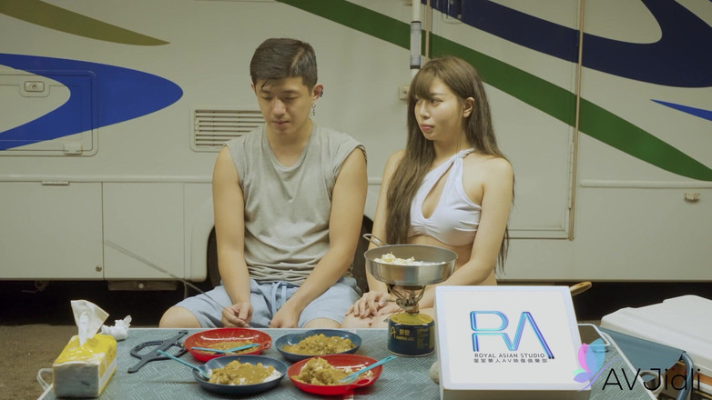 AV Jiali: 캠핑에 가서 텐트에서 따먹히는 라나코와 친구들