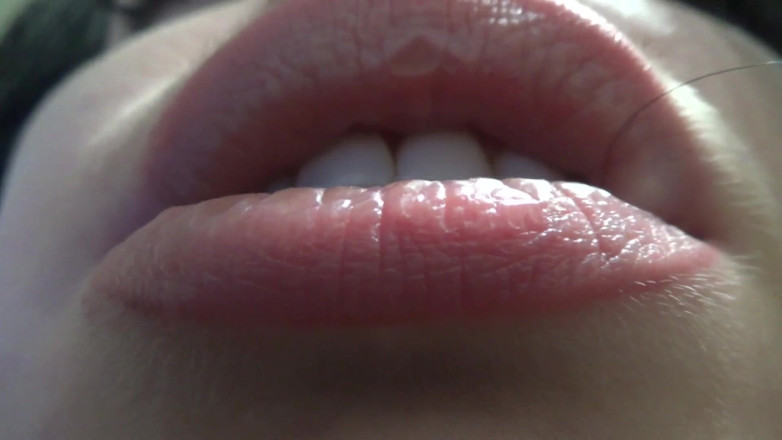 Goddess Misha Goldy: Big full lips, teeth and moaning fetish!