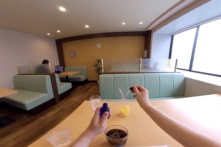 EAGLE-VR: Seorang gadis di aplikasi jogging: dia nggak bisa berhenti muncrat!...