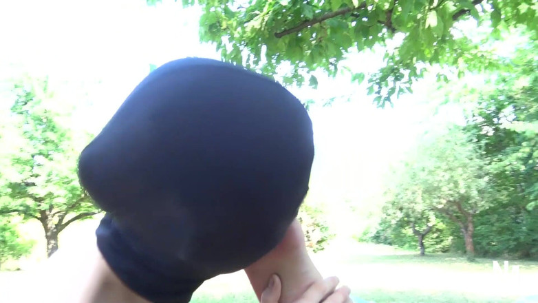 NM fetish femdom videos by Princess Nikki Cruel: Maskeli bebek ateşli sarışın orta yaşlı seksi kadının ayaklarına tapıyor