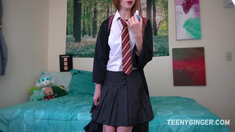 Teeny Ginger: Goody gryffindor wird eine versaute slytherin ginny weasley, trank wichsanleitung