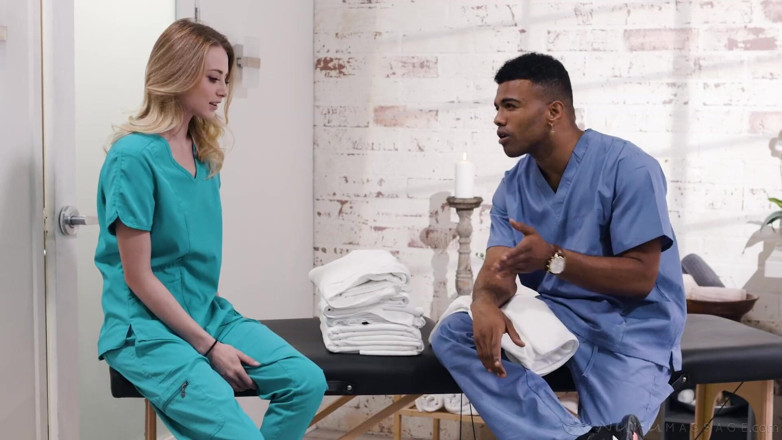 Nuru Massage: Nuru massage - tiener Kyler Quinn glijdt in stomende interraciale nuru...