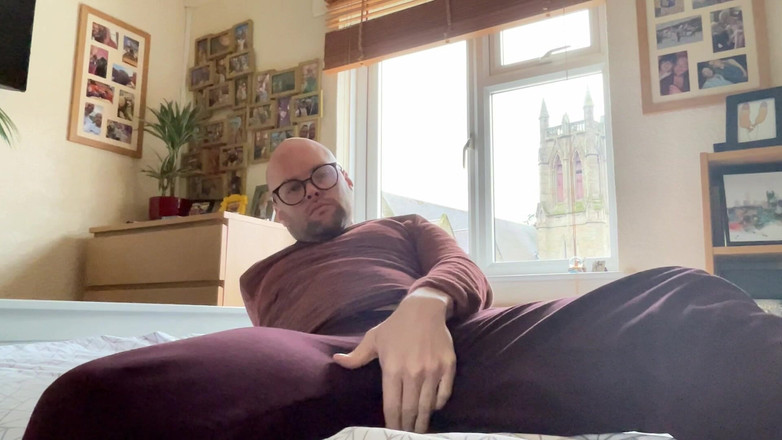 Buggiesmugglr: Laisse-moi Glisser Ma Bite Dans Ton Trou Aussi?