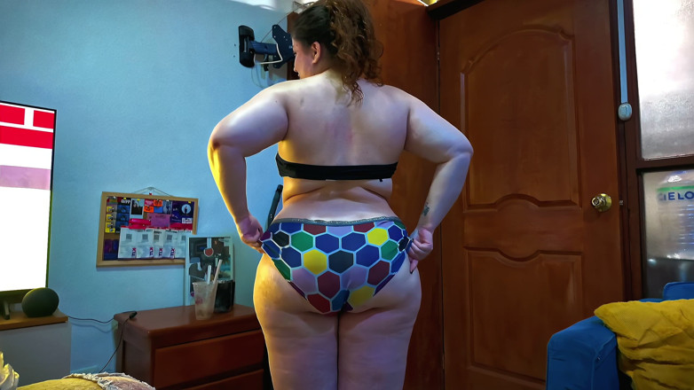 Nicole Passat: Natural Curves with Nicole
