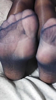 I piedi in nylon per la masturbazione in nylon istruzioni per la sborrata adesso!