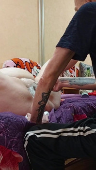 Shaved His Girlfriend's Meaty Pussy Then Did a Fisting Before Squirting