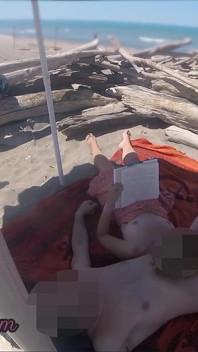 Handjob berisiko di Pantai Canary Ditangkap Membaca Buku - Misscreamy