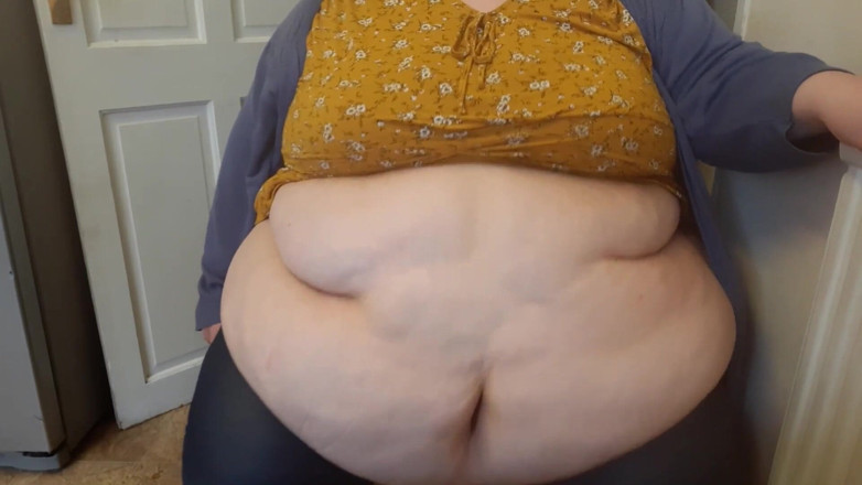 SSBBWLadyBrads: Товстушка грає з животом і трясеться