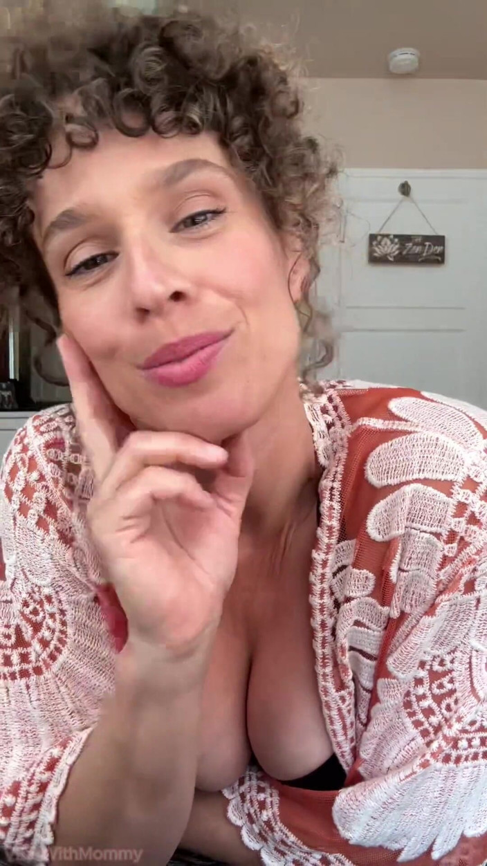 VibeWithMommy: Nessuno sa succhiare il tuo cazzo meglio di me tesoro!