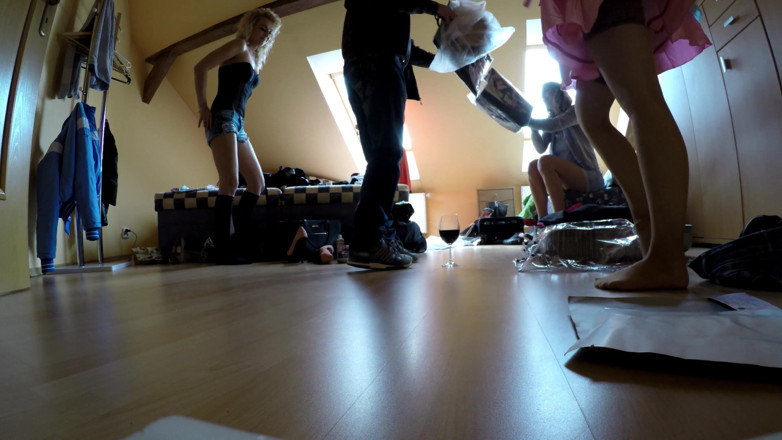 Leon Lambert Girls Twerk Parties CFNM: Grote tieten, kleine tieten, supercamera met grote konten