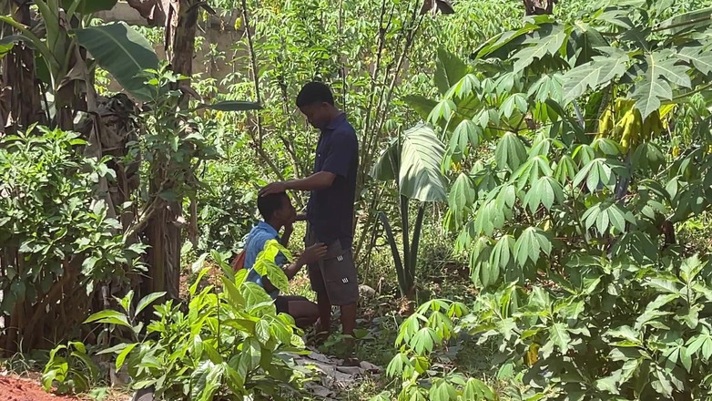 Amateur Teen Studio: जल्दी करो तो कोई भी हमें पकड़ेगा (पर्दे के पीछे)