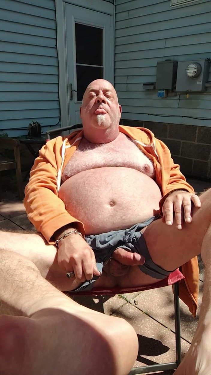 beardaddychub: Short Public Cum!!