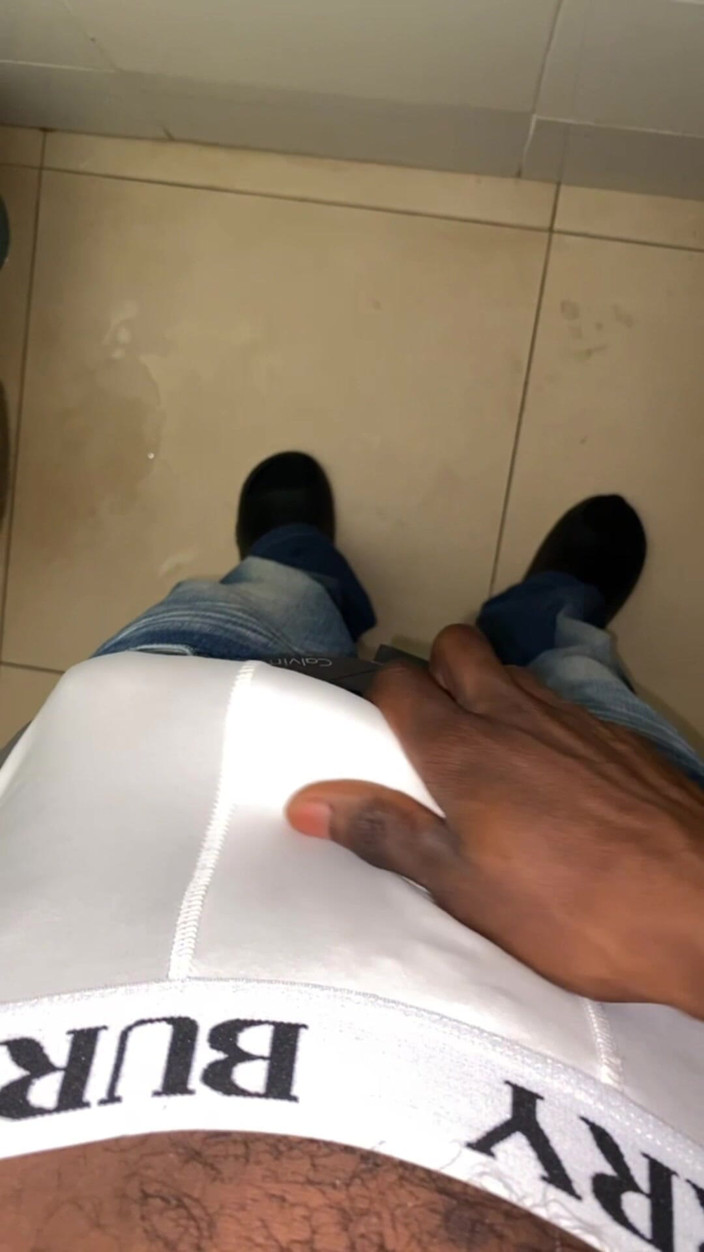 Slimniqqa: ขย่มเนื้อของเขาในออฟฟิศ