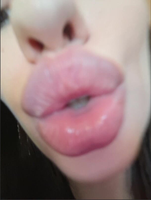 ElzaKom: I'm Young, but I Love Being with Older Men