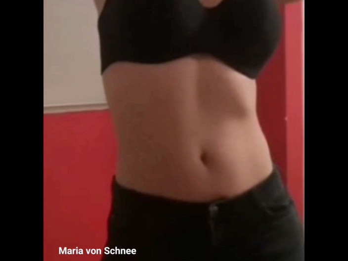 Maria Von Schnee: Thoát y 1