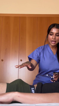 Asistenta cu fund mare călărește penisul pacientului când doctorul nu e prin preajmă - Yasminakhan