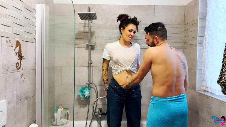 effeemme1: Verheirateter Klempner Fickt Eine Klientin in Der Badewanne Und Reuant...