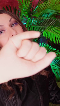 Asmr: Mănuși din latex rupt Arya Grander