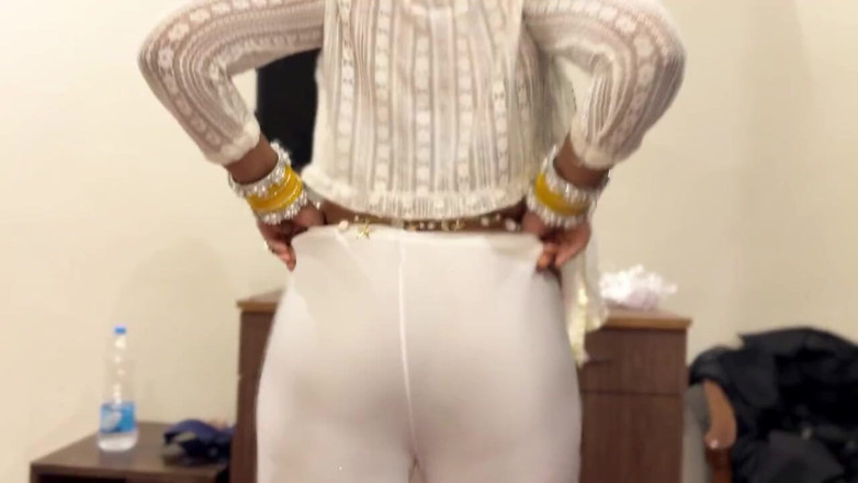 desi_babe1234: Napalona duża dupa Desi Bhabhi błaga o spermę po jebanie...
