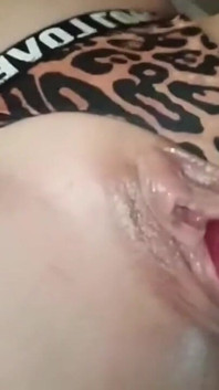 MILF Tremendo Chocho Jugoso Con Clitoris Grande Usando Juguetes En Primer Plano
