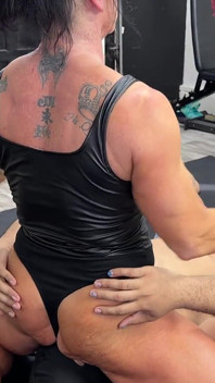 Kandylegs îl domină pe Hoodman