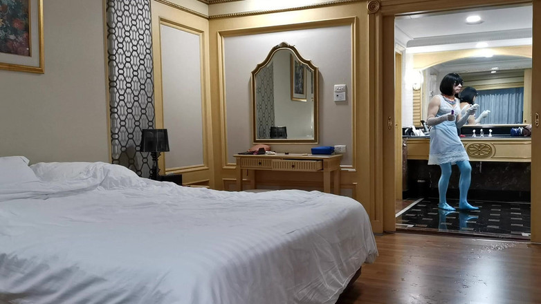 Sissy Cummy Lingerie: Le Réveil Matinal De La Salope Sissy Michelle À L’hôtel De...