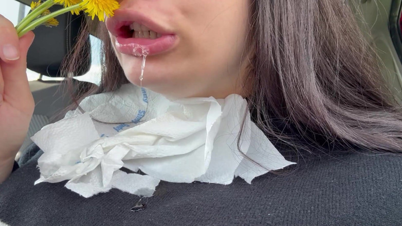 AmayaMori: Niesen nonstop, nachdem sie diese blume gerochen hat