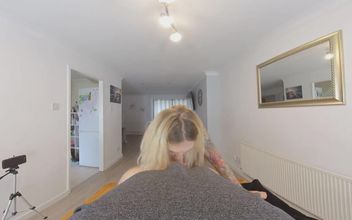 Scarlett Love – Photographer Blowjob
