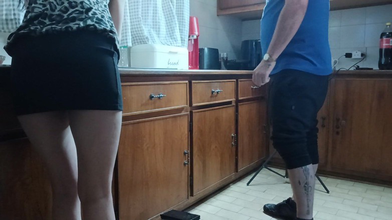 Mysticbabe8: 我的饥渴继母等不及要再次操我完美的阴户了
