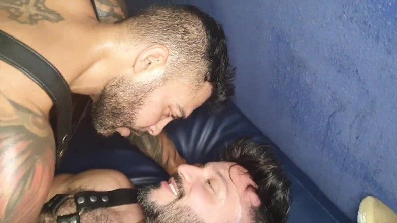 Surprise bareback party with friends: Kekegil surový ošukaný Viktorem Romem