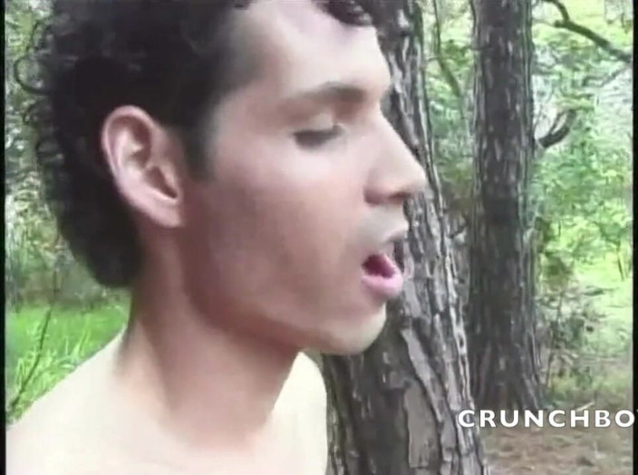 Shemale videos: Orgie de hétérosexuels et de trans dans la forêt