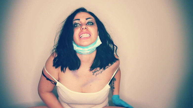 Goddess Misha Goldy: Psycho injecteren in je geïntxisteerde lul, anus en mondzuur en...