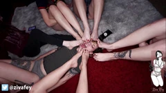 Ziva Fey - Ziva e 5 amigas sexy exibição de fetiche por pés em grupo