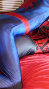 Natacha Guapa est un creampie d’araignée 2